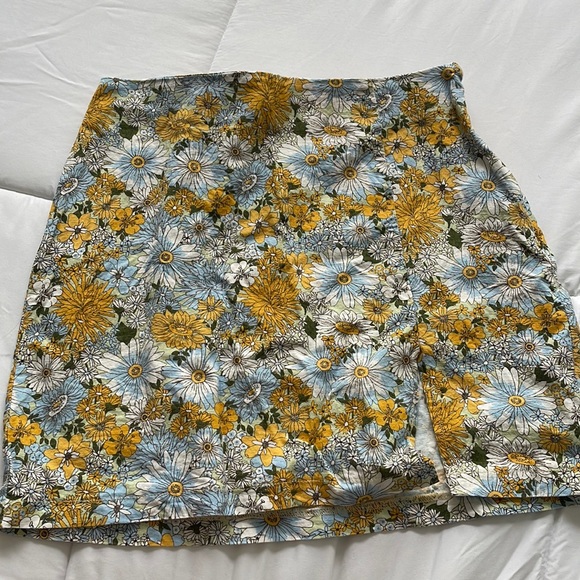 Urban Outfitters blue/yellow flower mini skirt - Picture 1 of 3